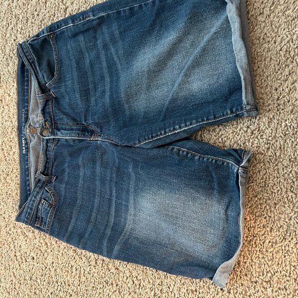 Old Navy Curvy Fit Denim Shorts - Picture 2 of 4